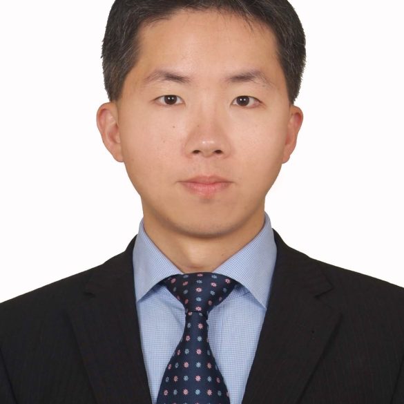現任 1.美國安卓樂資本Andra Global 科技私募基金 合夥人 2.行政院經濟部 全領域委員 3.國立台灣大學管理學院商學研究所 兼任教授 4.台新證券 獨立董事 5.三創育成基金會 董事 曾任 1. 德意志銀行亞洲區副總裁兼台灣投資銀行總經理 2. AT&T美國電話電報公司台灣區財務長 3. 瑞士銀行科技研究部助理副總裁 4. SummitView 半導體資本 合夥人