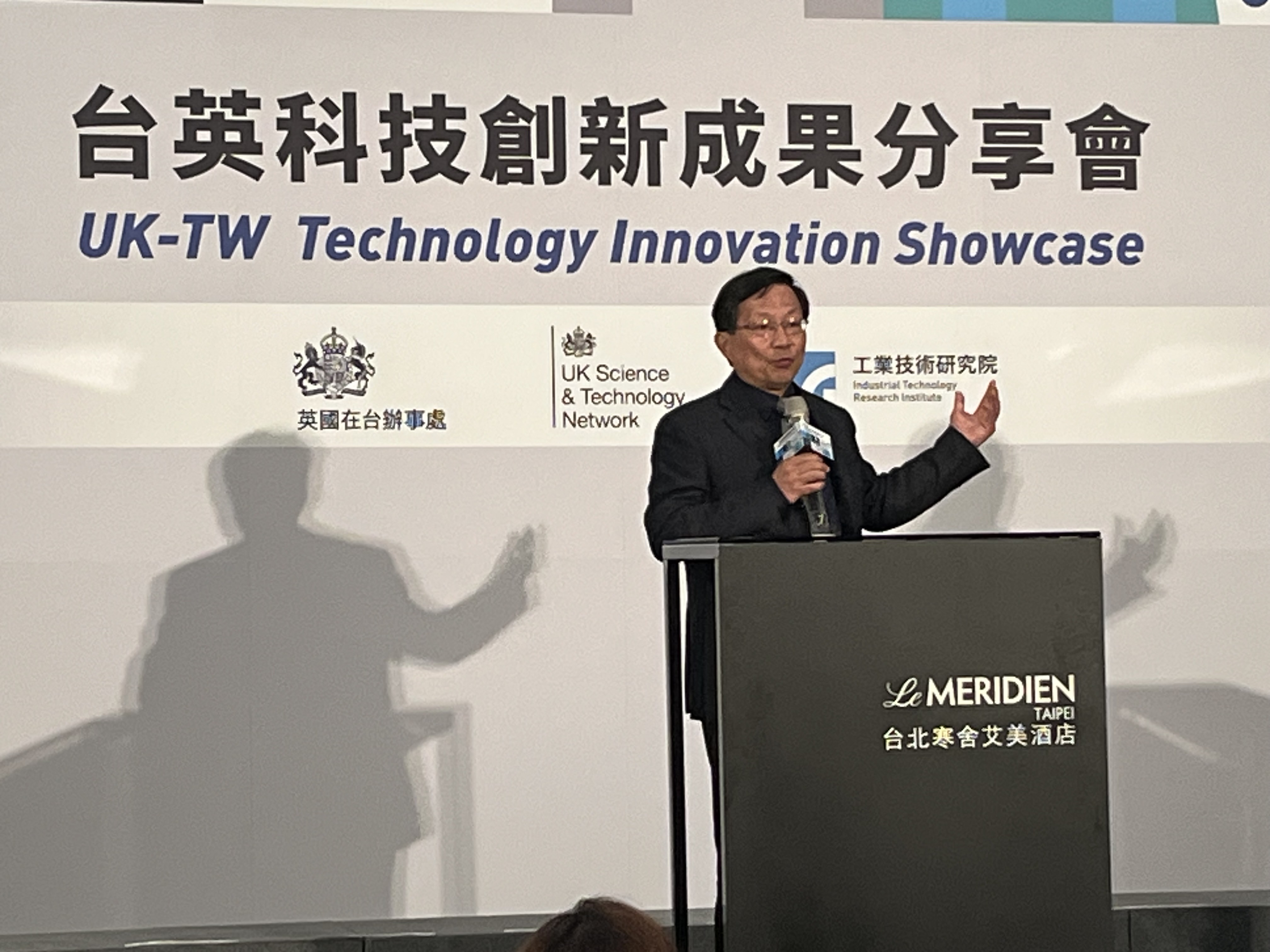 255e7fdb 1d25 4e29 af96 d83de36a30bc