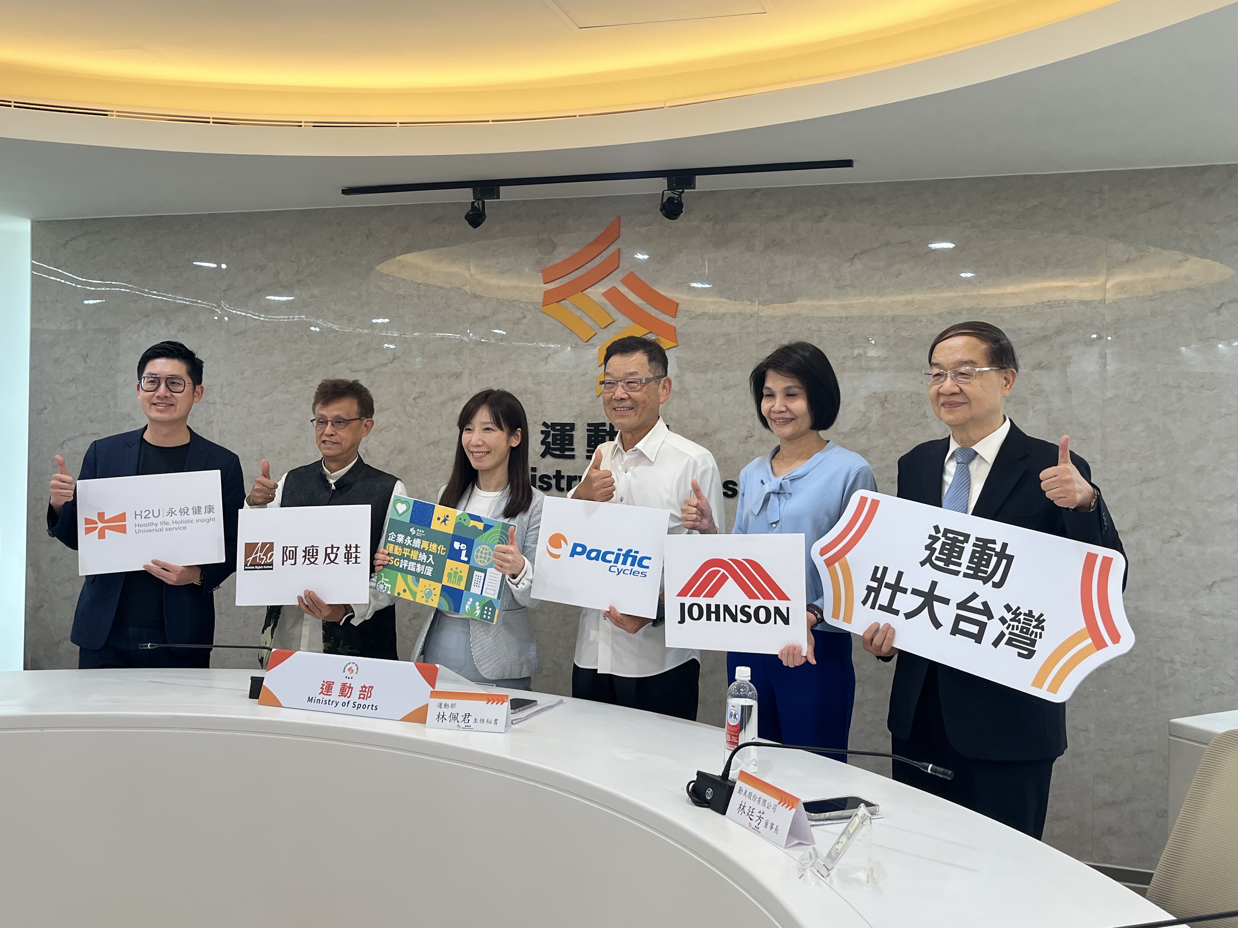 09aa1abb 4d2c 4c74 853f a794abc1fa29