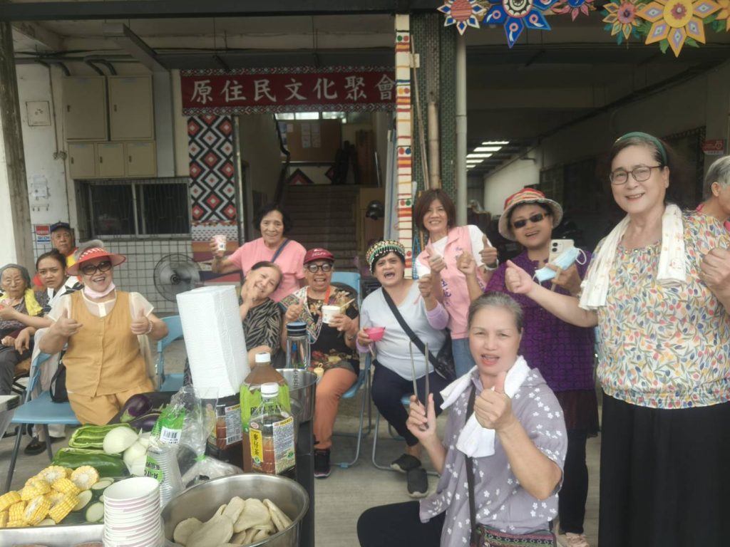 圖文：臺中市平地原住民議員候選人楊玉花祝福族人中秋節快樂。