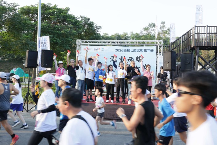 縣長張麗善等人共同鳴槍,為賽事揭開序幕