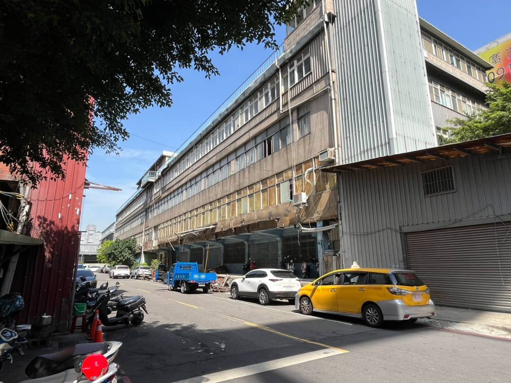 Freecompress 三重區中興段299地號 更新前現況 老舊廠房
