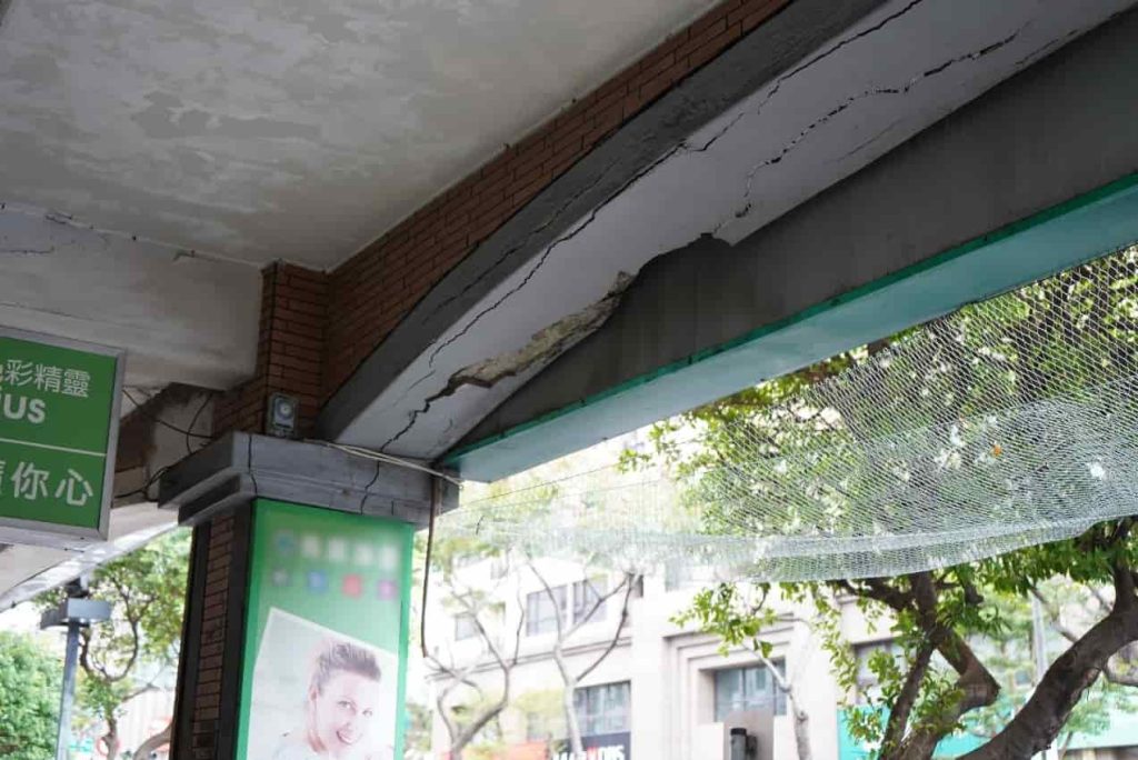 Freecompress 三重區過田段841地號外部樑柱龜裂