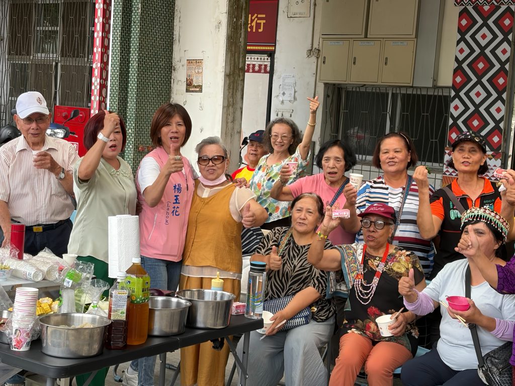 圖文：臺中市平地原住民議員候選人楊玉花祝福族人中秋節快樂。
