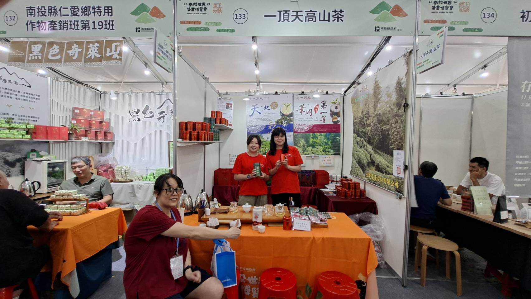 圖文：茶博開幕兩天銷售逾4,900萬元　許淑華縣長邀民眾把握平日逛展買好茶。