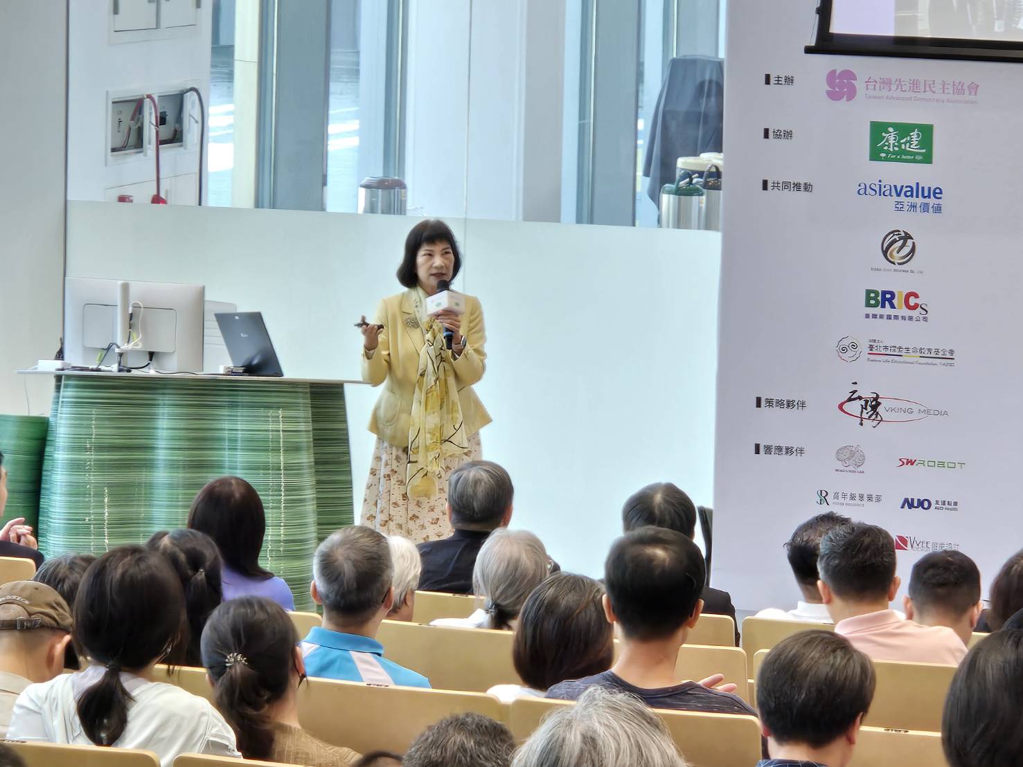 圖文:台大醫學院特聘教授高淑芬演講。