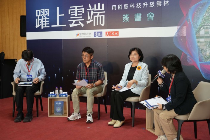 張麗善縣長與雲林縣農會理事長林鴻鈞、雲林科技大學副校長黃世輝、遠見雜誌企劃出版部總編輯李桂芬對談，從農業實務、學術研究及出版觀點，分享地方產業發展、農業轉型與文化傳承等議題。