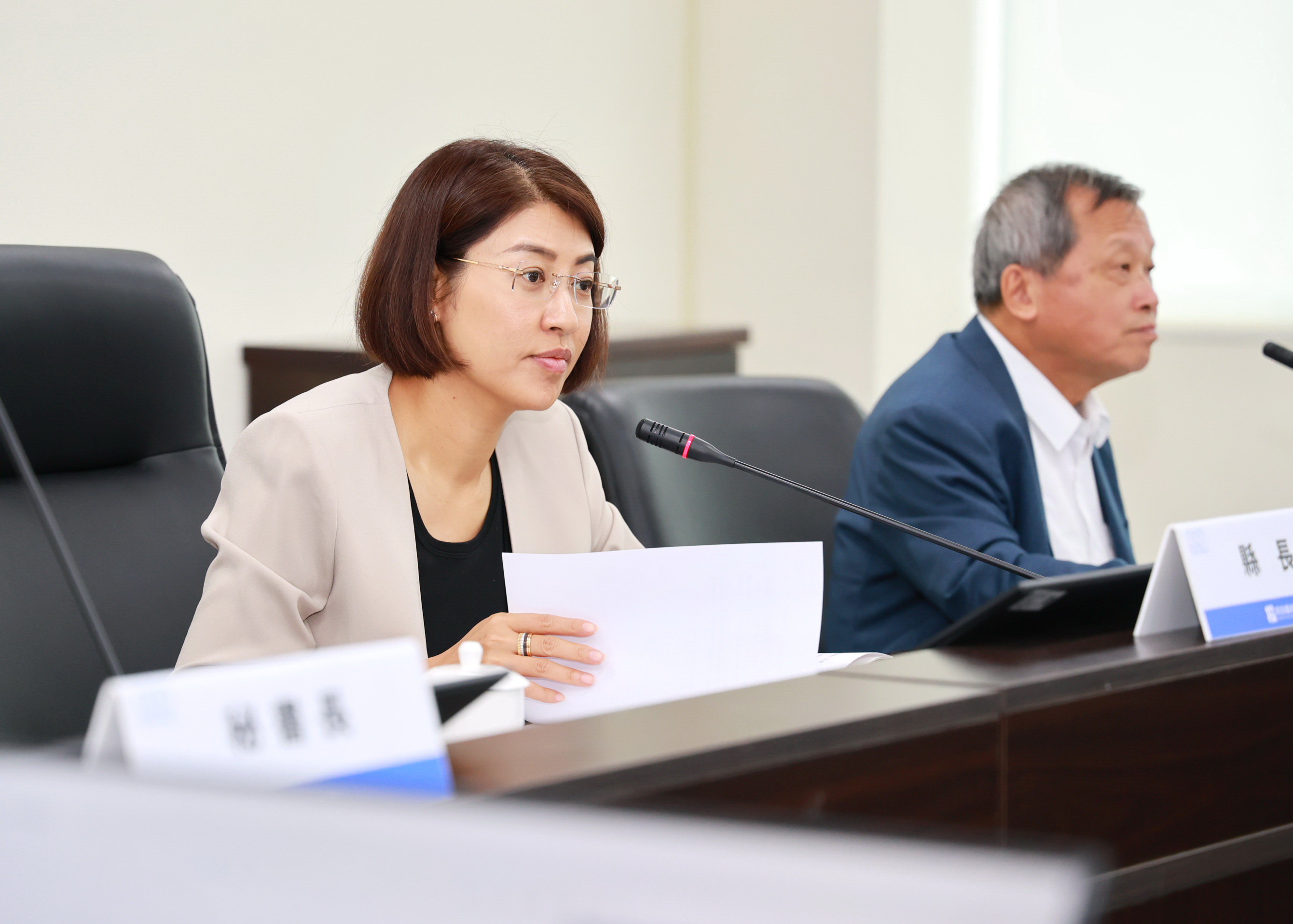 圖文：茶博開幕兩天銷售逾4,900萬元　許淑華縣長邀民眾把握平日逛展買好茶。