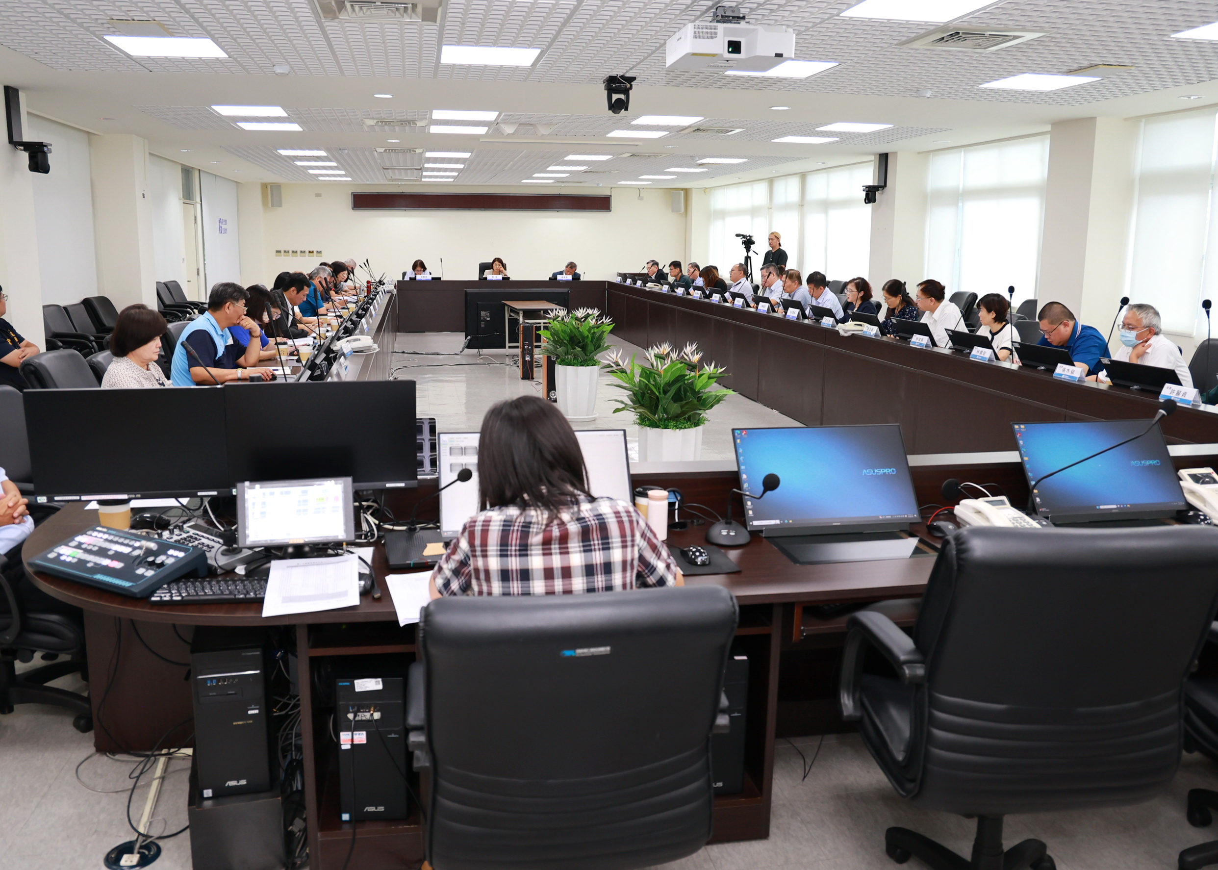 圖文：茶博開幕兩天銷售逾4,900萬元　許淑華縣長邀民眾把握平日逛展買好茶。