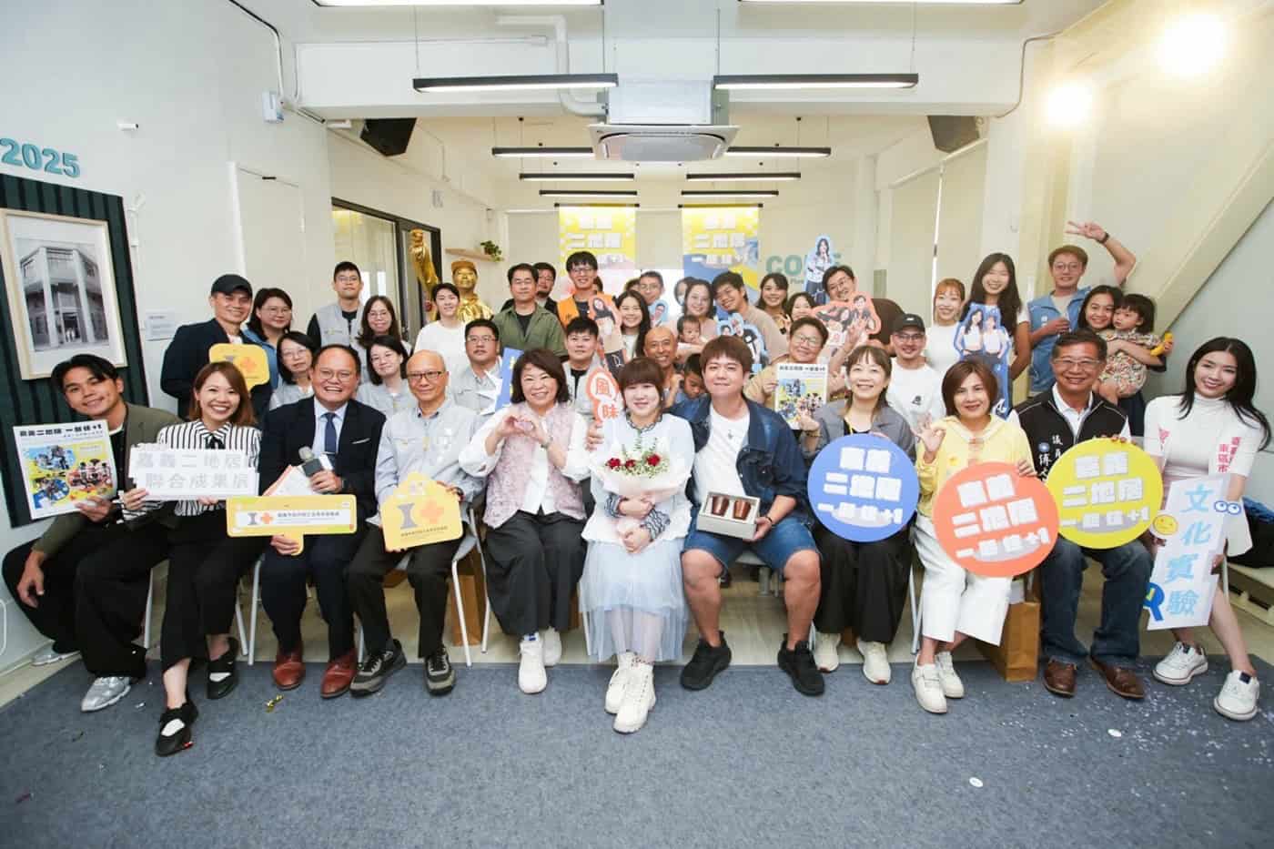 不只二地居還「一起住+1」！嘉義成果會青年求婚全場嗨翻