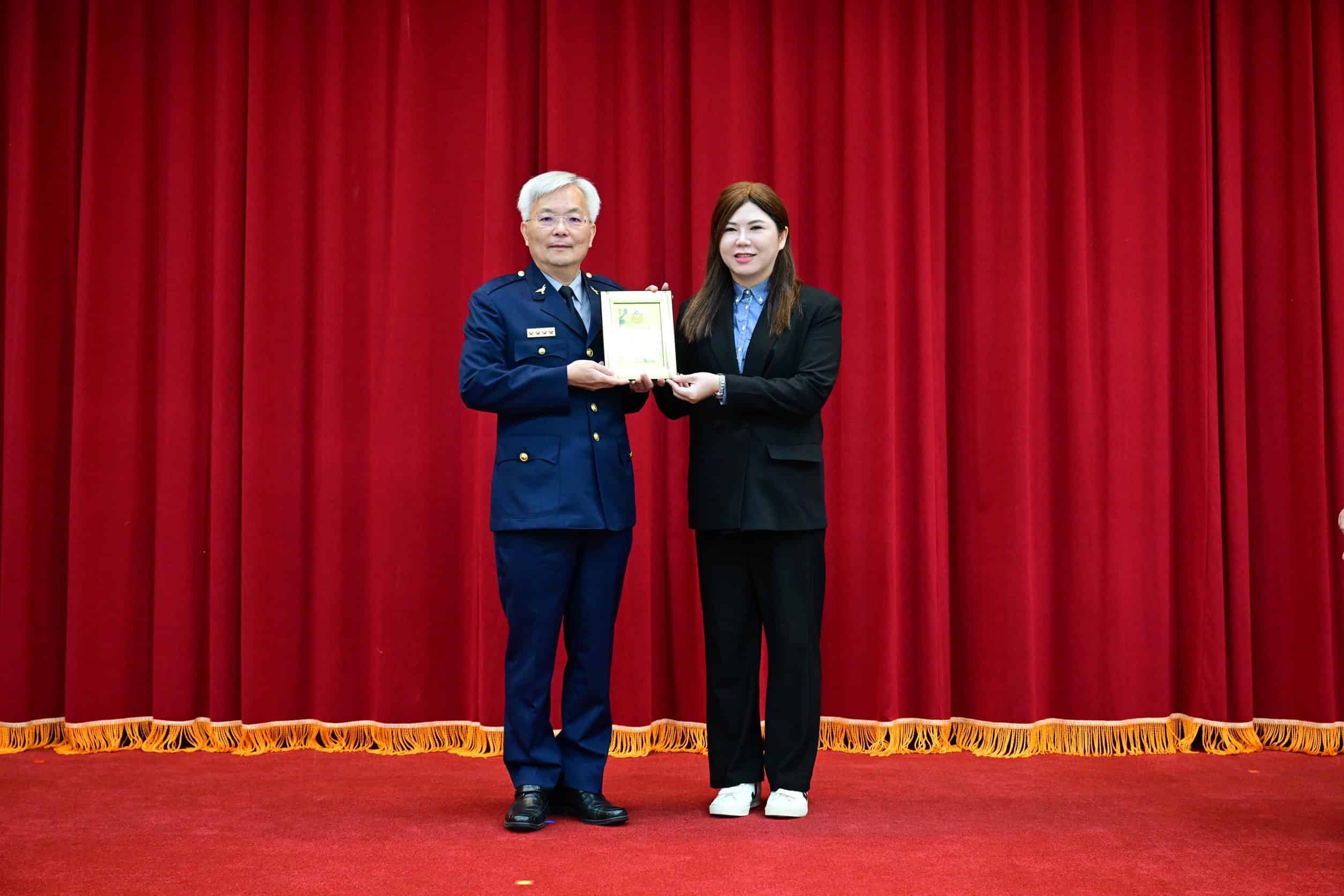 不只查緝犯罪更要接住孩子!高市少年隊 劉淑美、黃如玉獲警政署表揚