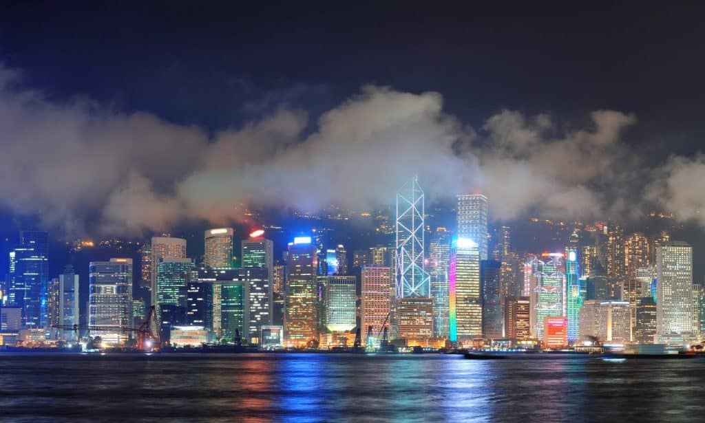 香港維多利亞港夜景示意圖，象徵港元穩定幣發展