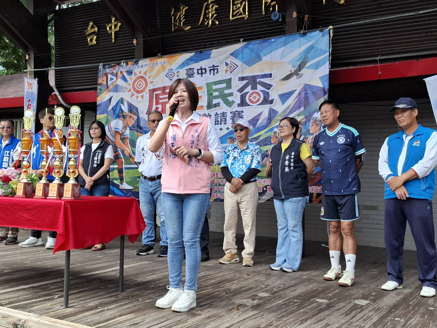 圖說:楊玉花候選人致詞感謝主辦單位辛苦籌備,並祝福族人選手們旗開得勝。