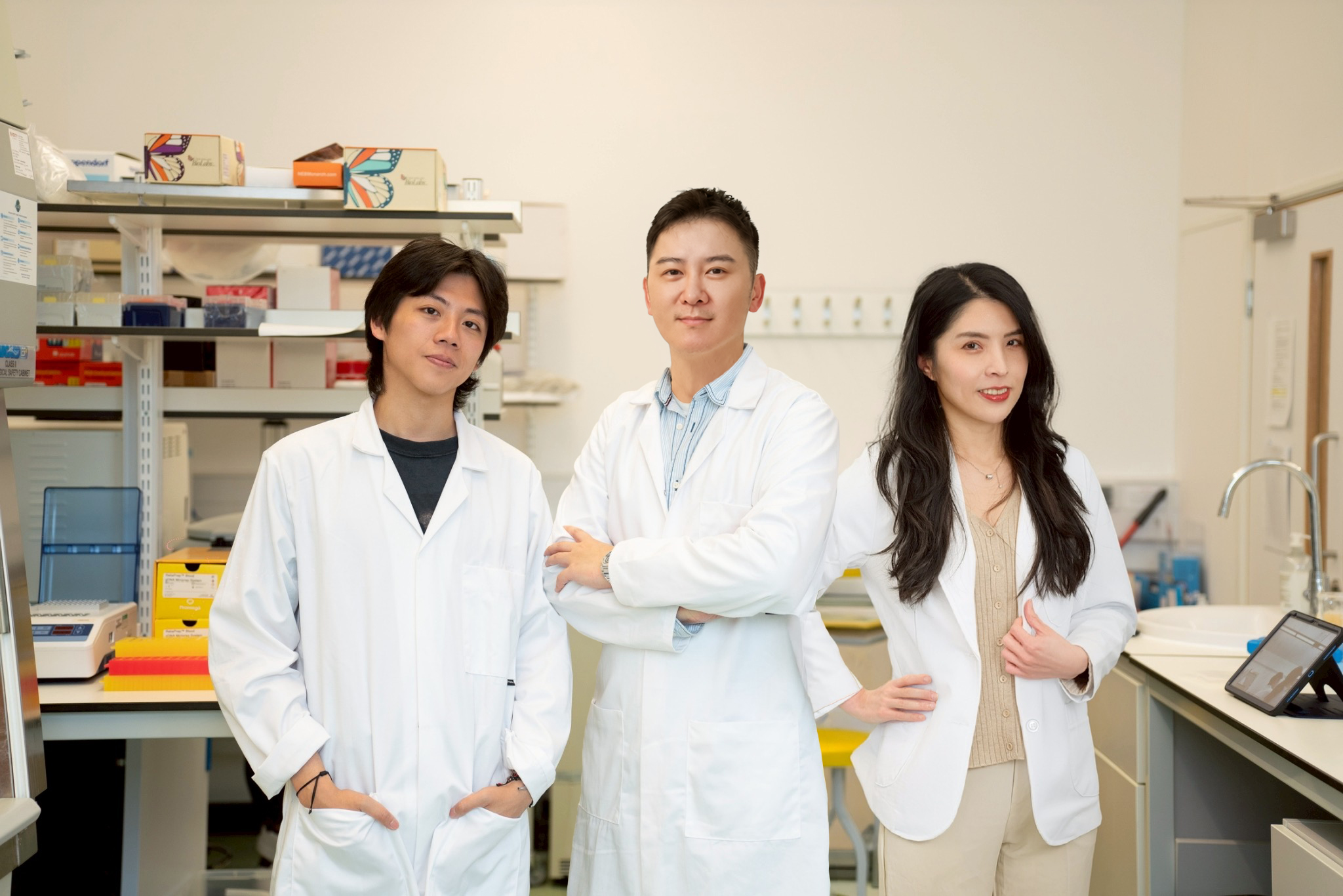 圖文:臺灣隊:英國牛津大學陳子瑄博士英國牛津大學劉達均博士黃心怡藥師(左起)。