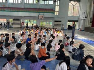 交通安全觀念從小培養  基警深入國小宣導  扎根學童通學平安路