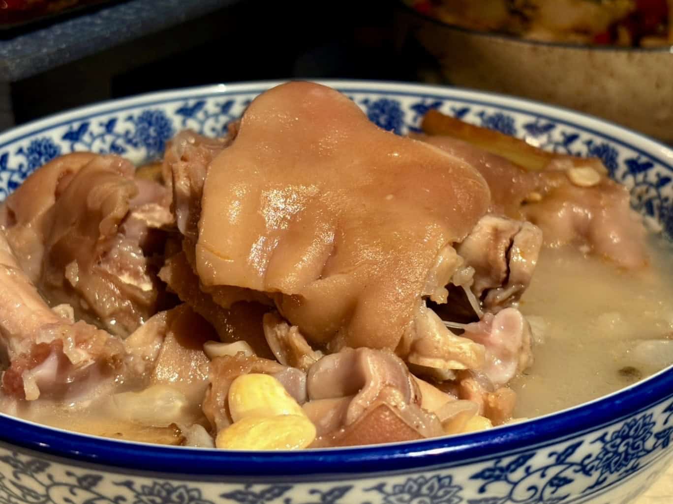淬鍊七年川菜餐酒老店!川酒・咖啡老位 將經典川味端上東區餐桌 全日仍座無虛席
