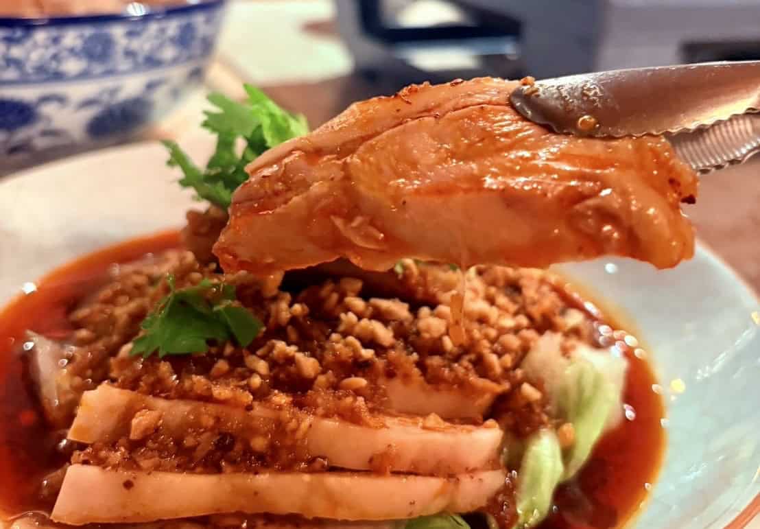 淬鍊七年川菜餐酒老店!川酒・咖啡老位 將經典川味端上東區餐桌 全日仍座無虛席