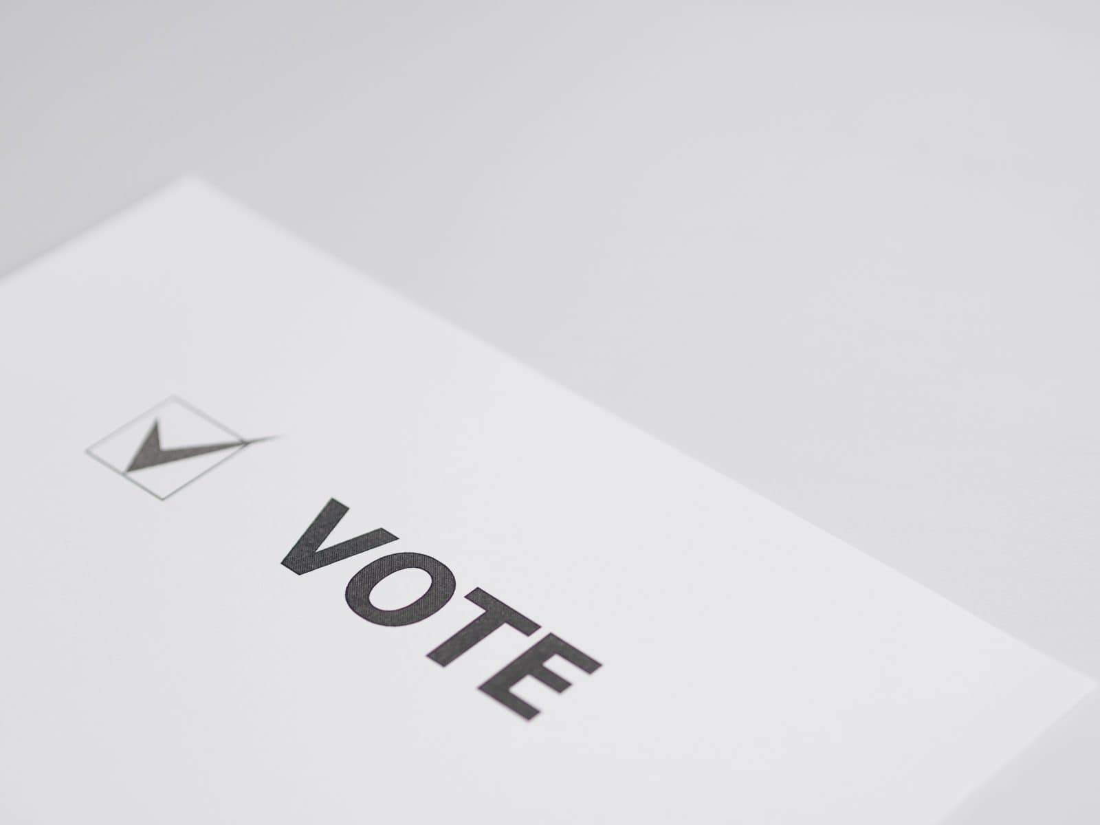 投票勾選方框示意圖，象徵Zcash社群治理與資金分配投票